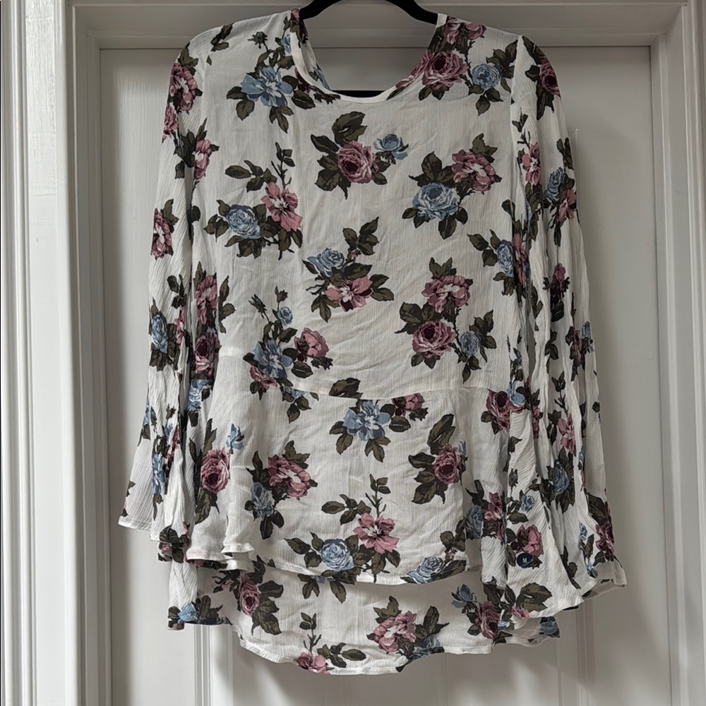 Abercrombie & Fitch Cream Ruffled 3/4 Sleeve Blouse
